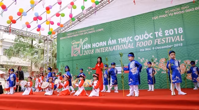 Художественный номер на церемонии открытия фестиваля. Фото: VOV