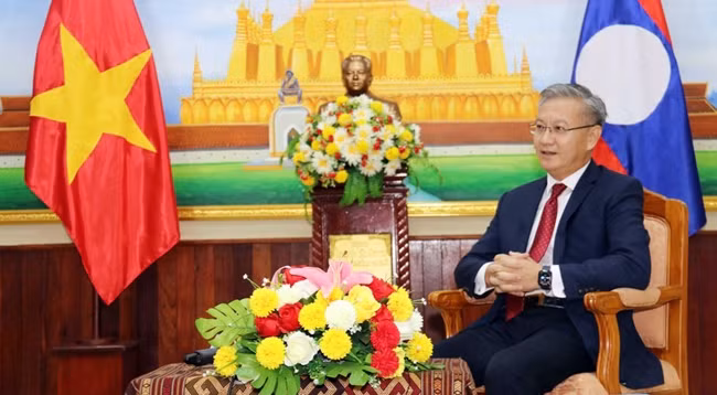 Глава Отдела по внешним связям ЦК НРПЛ Тхонгсавань Фомвихан.