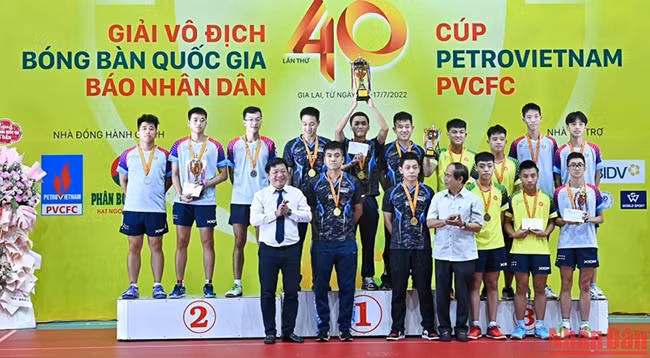 Награждение победителей в мужском командном разряде.