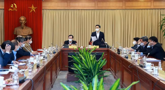 Вице-премьер Ву Дык Дам выступает на встрече. Фото: VGP