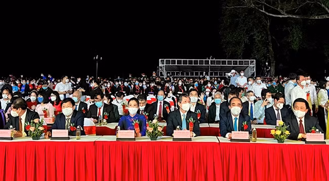 Делегаты на церемонии. Фото: Хай Тюнг