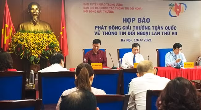 Общий вид пресс-конференции. Фото: hanoimoi.com.vn