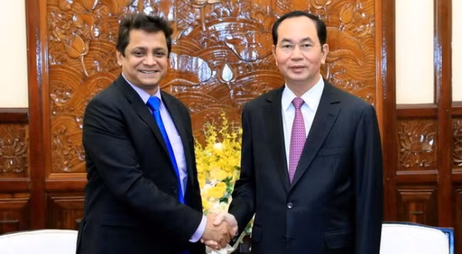 Президент Вьетнама Чан Дай Куанг (справа) и Генеральный директор группы «TATA» Индронил Сенгупта. Фото: VNA