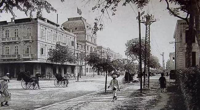 Кинотеатр «Гранд кафе» в отеле Метрополь. Фото: nld.com.vn