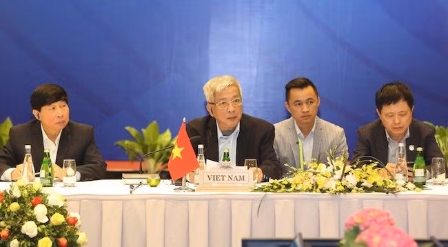 Генерал-полковник Нгуен Тьи Винь, Замминистра обороны Вьетнама выступает на совещании. Фото: VNA