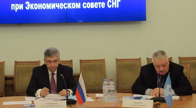 Заседание провел сопредседатель Комиссии по экономическим вопросам, полномочный представитель России Владимир Воробьев. Фото: cis.minsk.by
