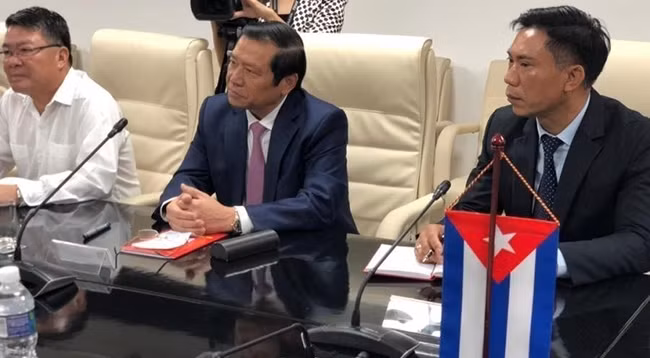 Вьетнамская делегация на одной из встреч на Кубе. Фото: VNA