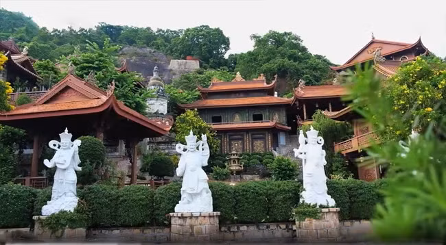 Пагода Ханг – одна из торжественных и древних пагод в провинции Анжанг.