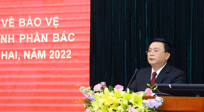 Товарищ Нгуен Суан Тханг выступает на церемонии.