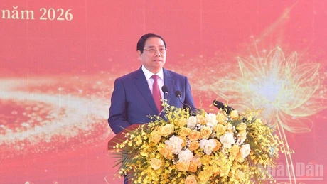 Премьер-министр Фам Минь Тьинь выступает на церемонии. Фото: Тхань Жанг