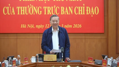 Генеральный секретарь ЦК КПВ То Лам выступает на заседании. Фото: Данг Кхоа