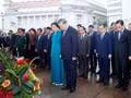 Генеральный секретарь, Президент То Лам отдал дань уважения президенту Хо Ши Мину и встретился с вьетнамской общиной в Сингапуре