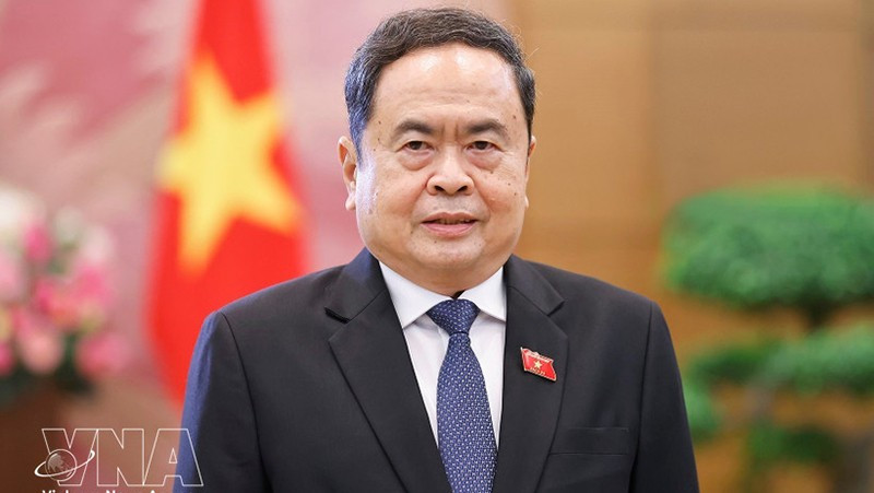 Председатель НС Чан Тхань Ман отвечает на вопросы СМИ. Фото: ВИА