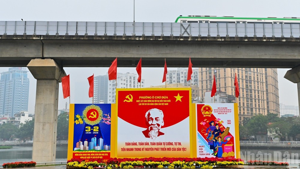 Крупные панно и баннеры установлены на площадях, транспортных развязках и в местах с большим потоком людей, распространяя информацию о дне выборов.