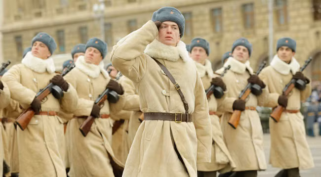 В Волгограде прошел парад в честь юбилея победы в Сталинградской битве ảnh 3