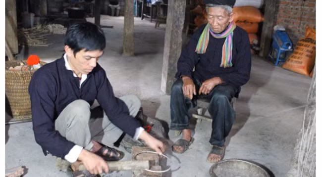 Таинственные обычаи представителей народности Красных зао ảnh 5