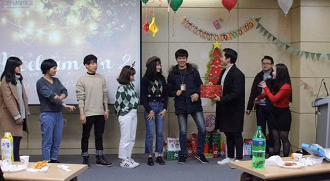 Вьетнамские студенты по всему миру встречают Тэт Желтой Собаки 2018 ảnh 5