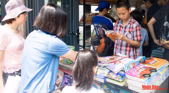 В Ханое открылась Книжная улица: Новый адрес для любителей книг ảnh 4