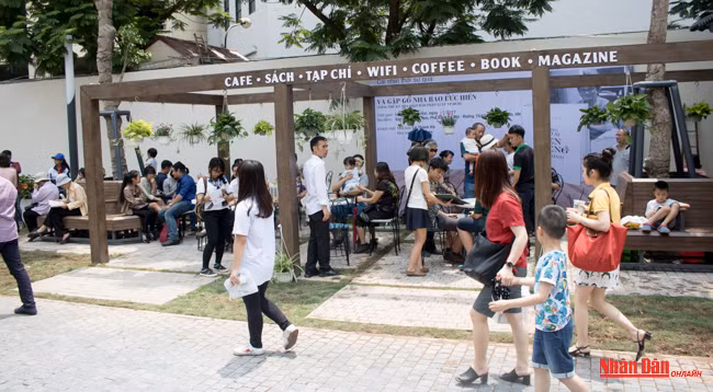 В Ханое открылась Книжная улица: Новый адрес для любителей книг ảnh 10