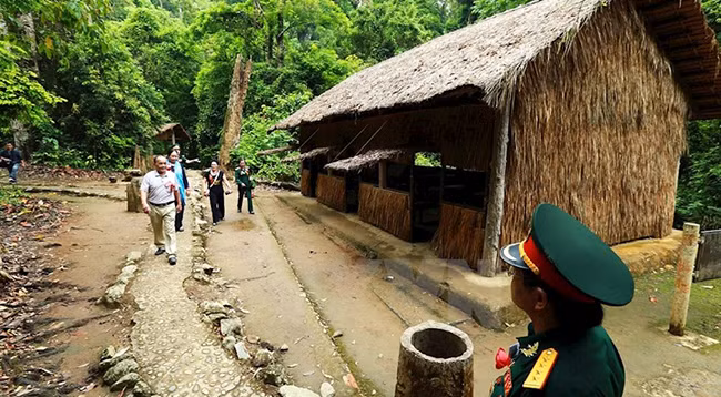 Посещение исторического памятника Мыонгфанг среди девственного леса ảnh 3