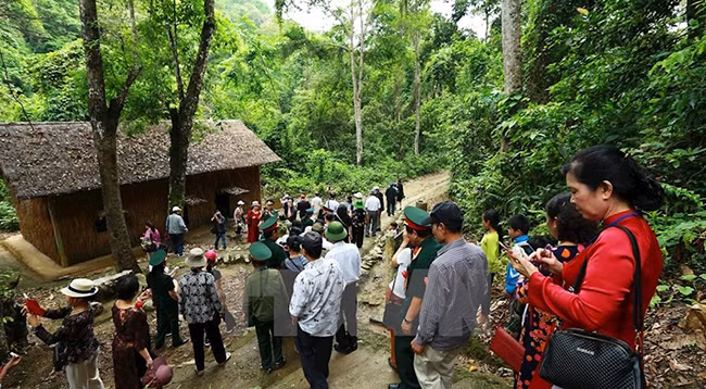 Посещение исторического памятника Мыонгфанг среди девственного леса ảnh 4