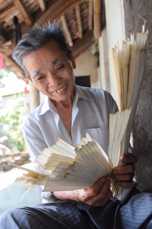 Как вьетнамцы делают конические шляпы «Нон Ла» ảnh 2