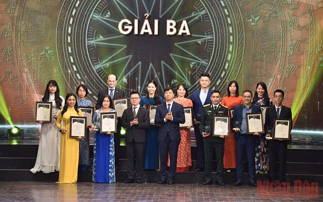 Состоялась церемония награждения победителей 7-й Национальной премии внешнего информирования ảnh 4