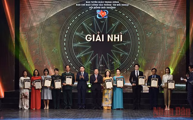 Состоялась церемония награждения победителей 7-й Национальной премии внешнего информирования ảnh 3