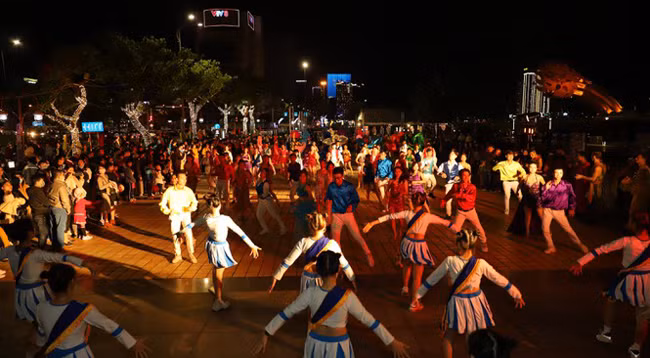 Оживленный Уличный карнавал в Дананге по случаю Нового года ảnh 5