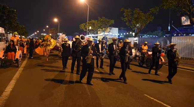 Оживленный Уличный карнавал в Дананге по случаю Нового года ảnh 1