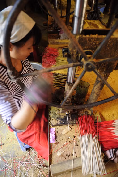 Деревня с самой многолетней историей изготовления благовоний во Вьетнаме ảnh 5