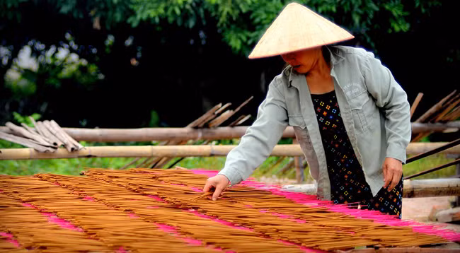Деревня с самой многолетней историей изготовления благовоний во Вьетнаме ảnh 9