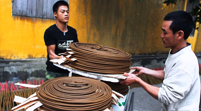 Деревня с самой многолетней историей изготовления благовоний во Вьетнаме ảnh 3