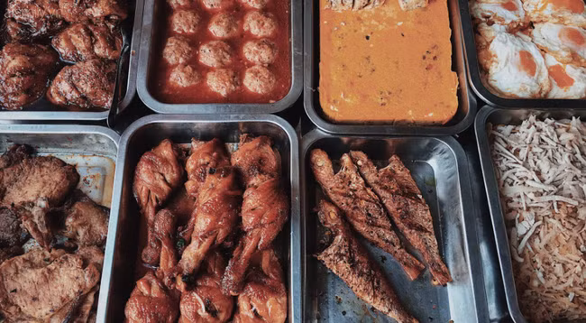 Дробленый рис с гарниром «комтам» – блюдо, характерное для сайгонской кухни ảnh 2