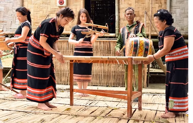 Традиционные костюмы – культурное наследие у каждой народности ảnh 14