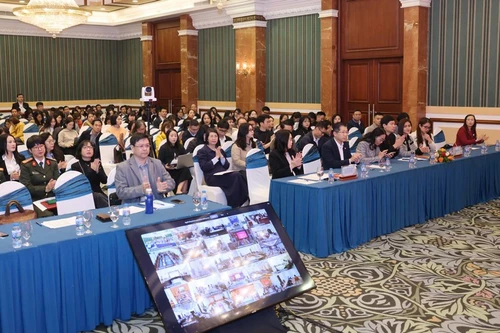 Делегаты на коференции в Ханое