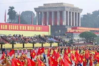 Артисты и актеры на генеральной репетиции перед торжественным мероприятием, посвященным 80-летию Национального праздника, на площади Бадинь. (Фото: Зюи Линь)