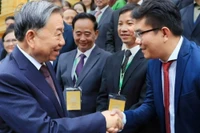 Генеральный секретарь ЦК КПВ, Президент Тo Лам на встрече с представителями сообщества вьетнамцев за рубежом на 4-й Всемирной конференции вьетнамцев, проживающих за границей, в августе 2024 года в Ханое. (Фото: Государственный комитет по делам вьетнамцев, проживающих за рубежом)