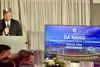 Заместитель председателя Народного комитета Дананга Хо Куанг Быу выступает на конференции.