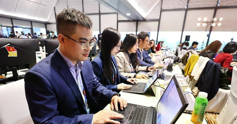 Оживлённая и напряжённая рабочая атмосфера в Пресс-центре XIV Съезда