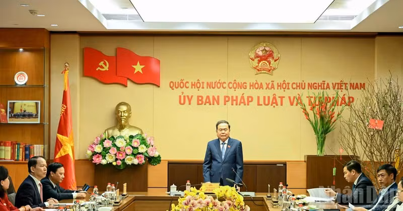 Председатель НС Чан Тхань Ман посетил и провёл рабочие встречи с комитетами НС и Государственным аудитом