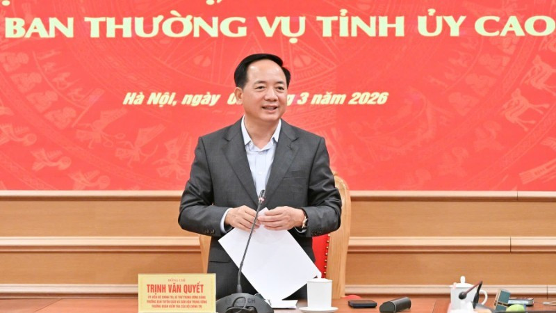 Член Политбюро, секретарь ЦК КПВ, Заведующий Отделом ЦК КПВ по пропаганде, политическому воспитанию и работе с народными массами, глава Инспекционно-надзорной делегации №20 Чинь Ван Кует выступает с речью.