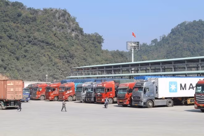 Инфраструктура грузового терминала в районе пограничного пункта Тантьхань, провинция Лангшон. (Фото: ВИА)