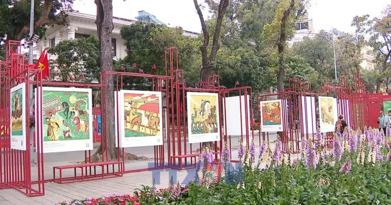 Выставка искусства, посвящённая году Лошади, привлекает посетителей в Ханое