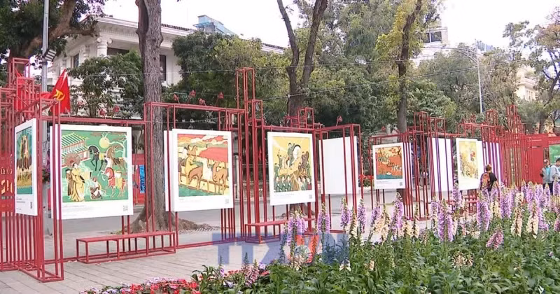 Выставка искусства, посвящённая году Лошади, привлекает посетителей в Ханое