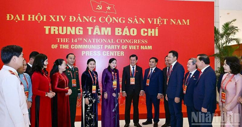 В кулуарах рабочей сессии состоялся обмен мнениями делегатов из провинции Донгнай.