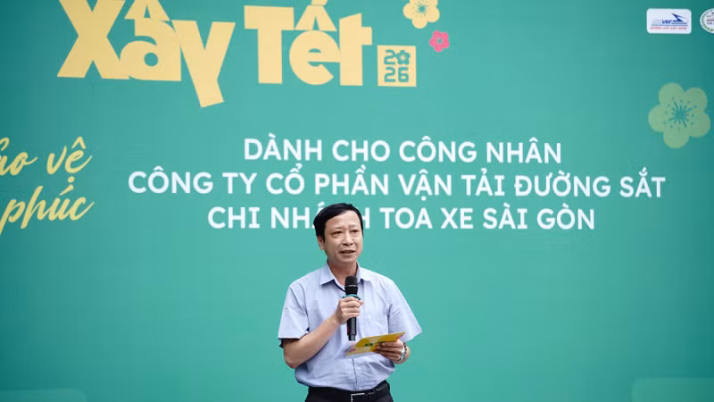 Господин Дао Ван Шон, директор филиала вагонного депо Сайгон, выступает на мероприятии «Строим Тэт – 2026».