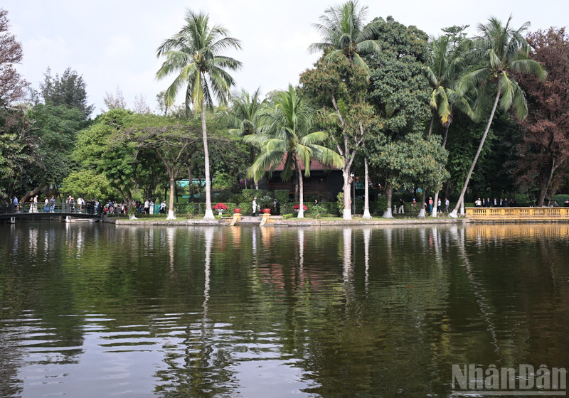 Мемориальный комплекс Президента Хо Ши Мина на территории президентской резиденции.