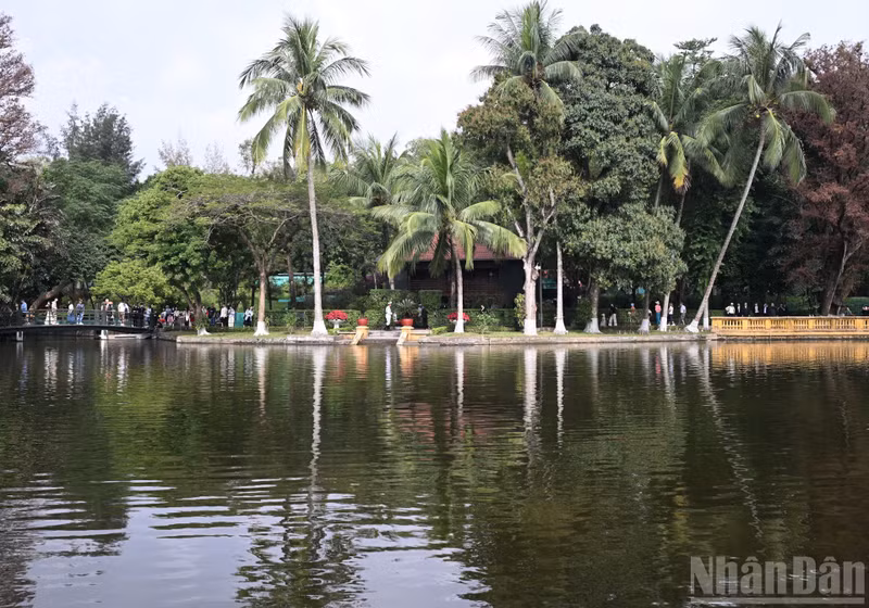 Мемориальный комплекс Президента Хо Ши Мина на территории президентской резиденции.