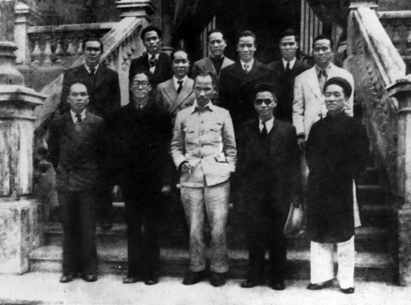 27 августа 1945 года: Комитета Национального освобождения Вьетнама преобразован во Временное правительство Демократической Республики Вьетнам